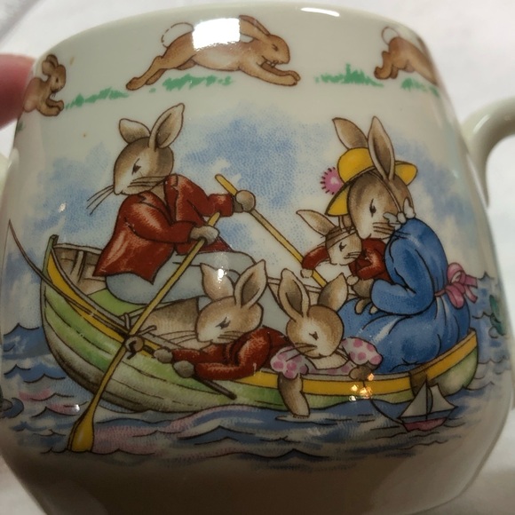 Vintage Bunnykins 2 Handled Mug family in boat and bunny in rain with crab - Picture 3 of 12